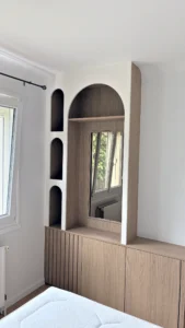 Alcôve miroir à Saint-Malo — mélaminé décor chêne et stratifié, détail 1