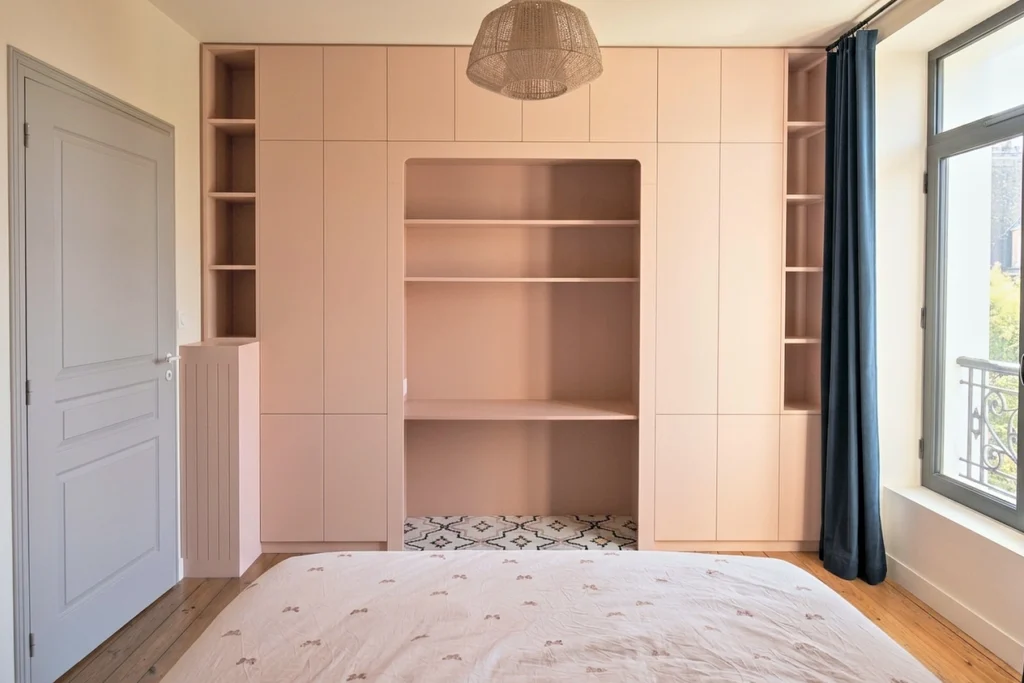 Une arche pour ouvrir un coin bureau